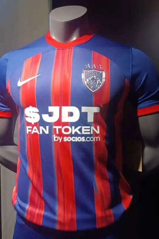 jersey jdt merah biru 2024